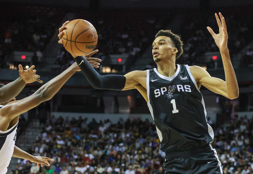 一竞技官网- 文班亚马首秀砍下25分10板 马刺收获开门红